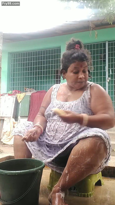 Bengali sexy village aunty bath video – 8