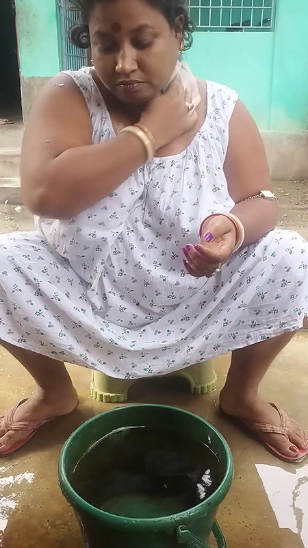 Bengali sexy village aunty bath video – 9