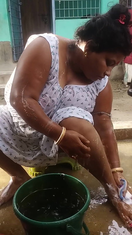 Bengali sexy village aunty bath video – 9