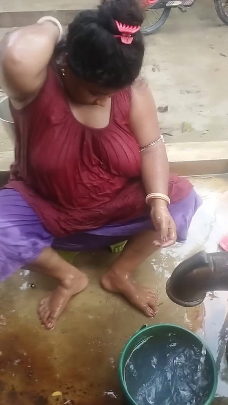 Bengali sexy village aunty bath video – 10