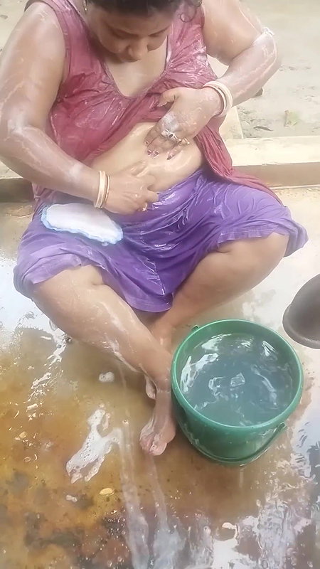 Bengali sexy village aunty bath video – 10