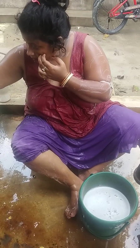 Bengali sexy village aunty bath video – 10
