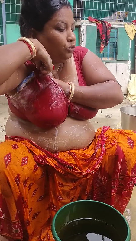 Bengali sexy village aunty bath video – 11