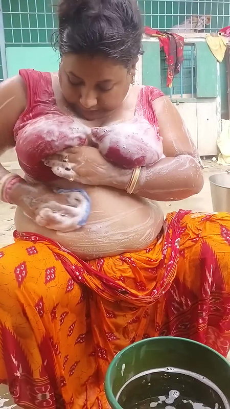 Bengali sexy village aunty bath video – 11