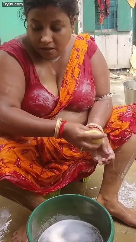Bengali sexy village aunty bath video – 11