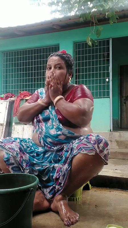 Bengali sexy village aunty bath video – 13
