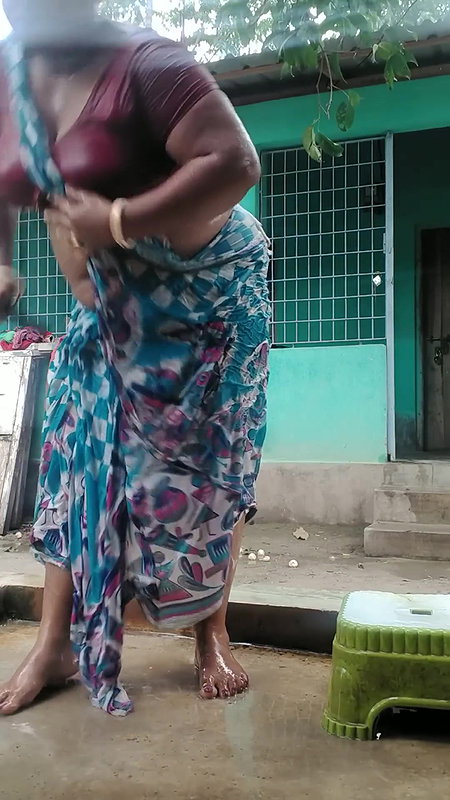 Bengali sexy village aunty bath video – 13