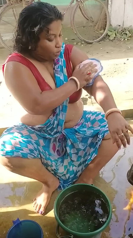 Bengali sexy village aunty bath video – 15