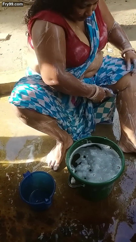 Bengali sexy village aunty bath video – 15