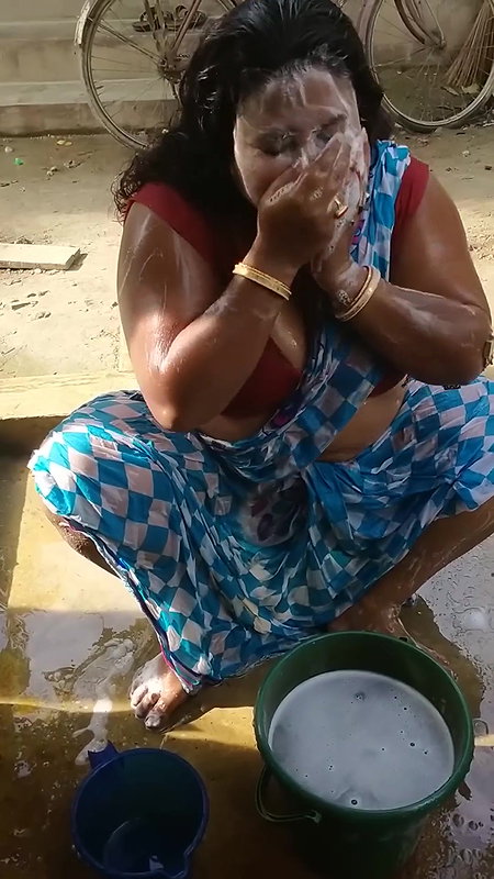 Bengali sexy village aunty bath video – 15