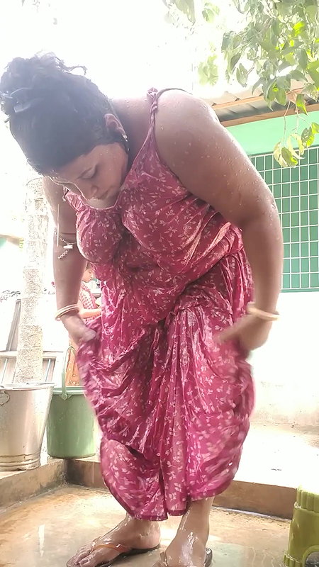 Bengali sexy village aunty bath video – 16