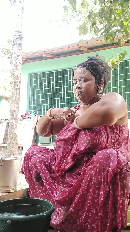 Bengali sexy village aunty bath video – 16