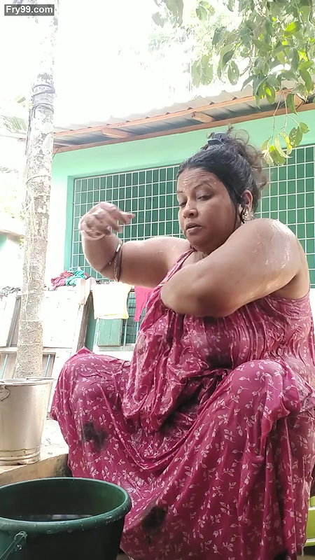 Bengali sexy village aunty bath video – 16