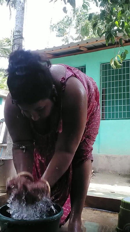 Bengali sexy village aunty bath video – 16
