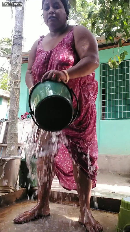 Bengali sexy village aunty bath video – 16