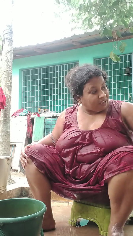 Bengali sexy village aunty bath video – 17