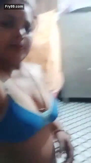 Mani Kaur SHOW HER chubby body and remove clothes