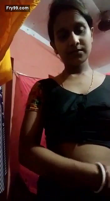 Sexy Bhabhi Strip her Saree and Showing Nude Body