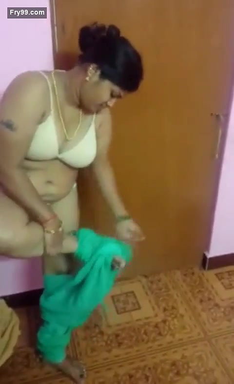 Desi sexy aunty hot boobs