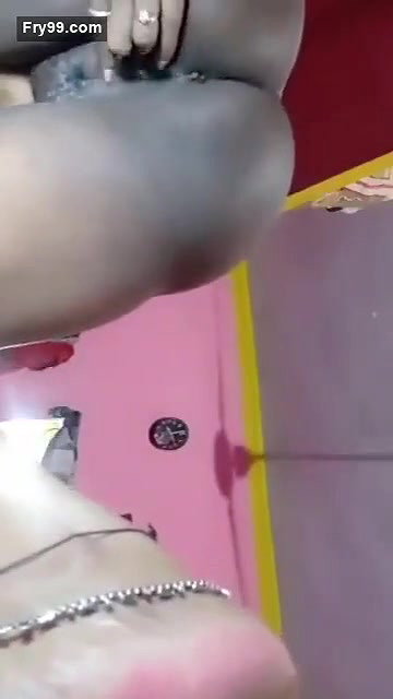 BigAss Unsatisfied Boudi Showing And Fingering