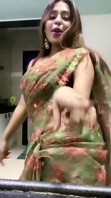 Big navel bhabi hot dance
