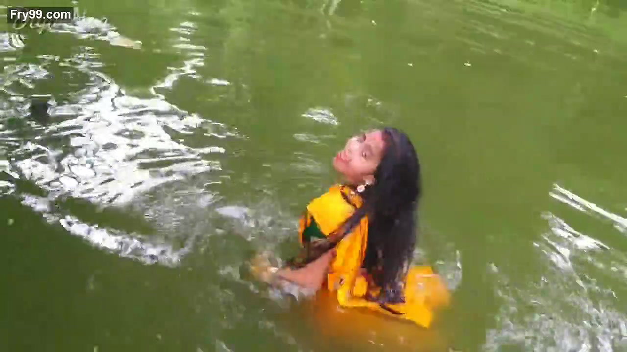 Bengali Hot tiktoker Diya nag sexy dance