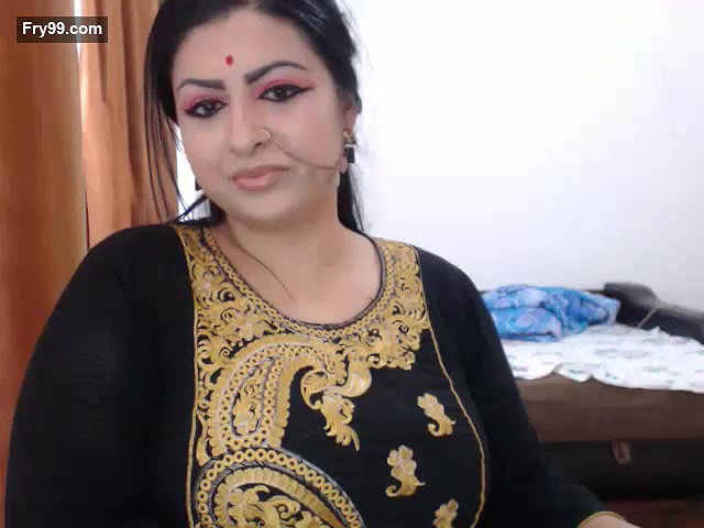 Large Stocky Bhabhi Cam Show – Movies