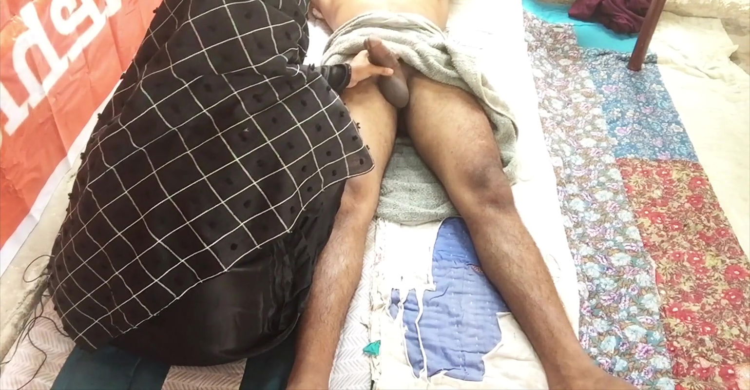 Chachi ne soy howy ka lun pakad leya aur apne bhatije se chodwaaya hard sex with Indian Muslim hijab girl with Indian clear audi