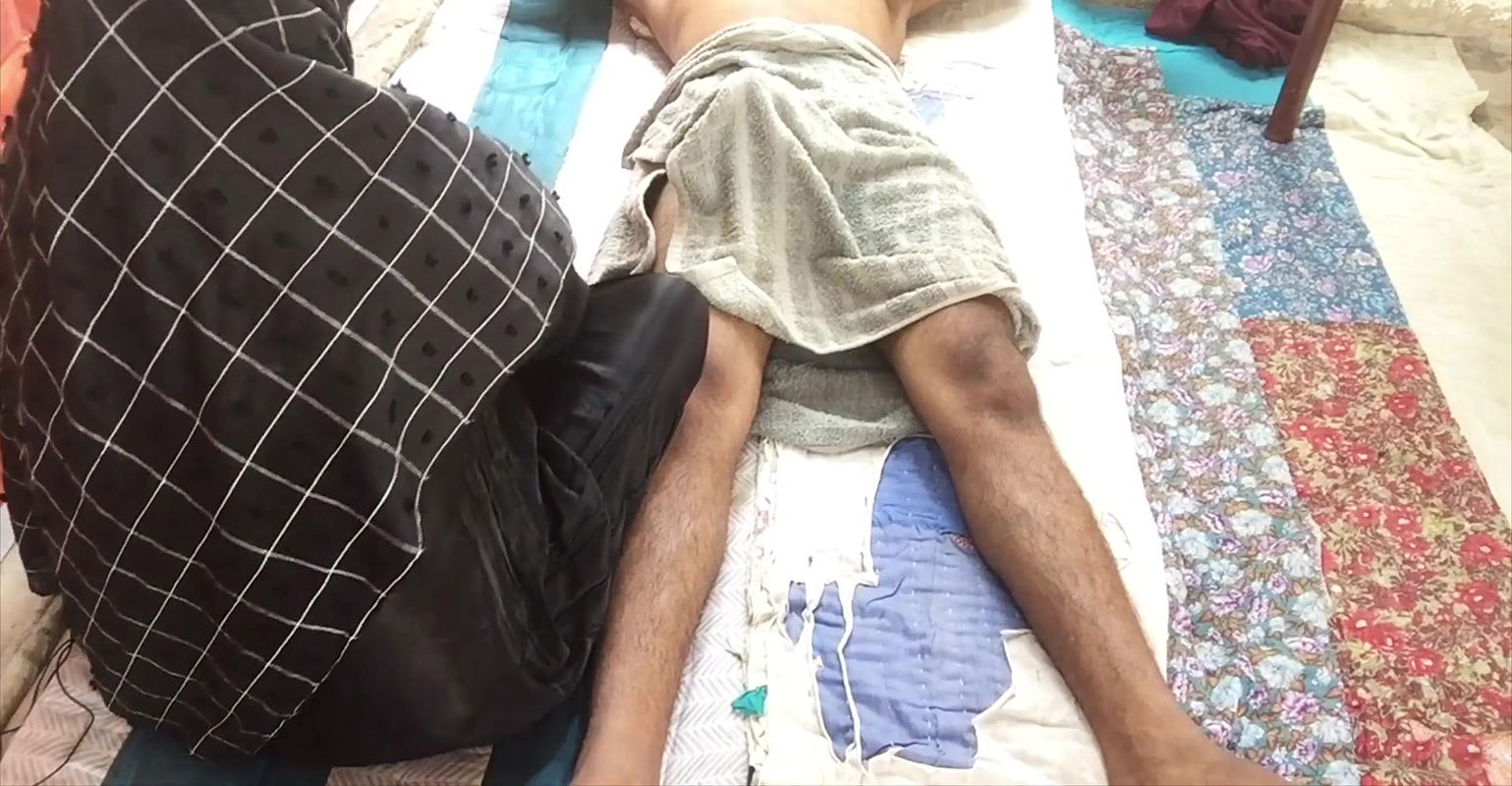 Chachi ne soy howy ka lun pakad leya aur apne bhatije se chodwaaya hard sex with Indian Muslim hijab girl with Indian clear audi