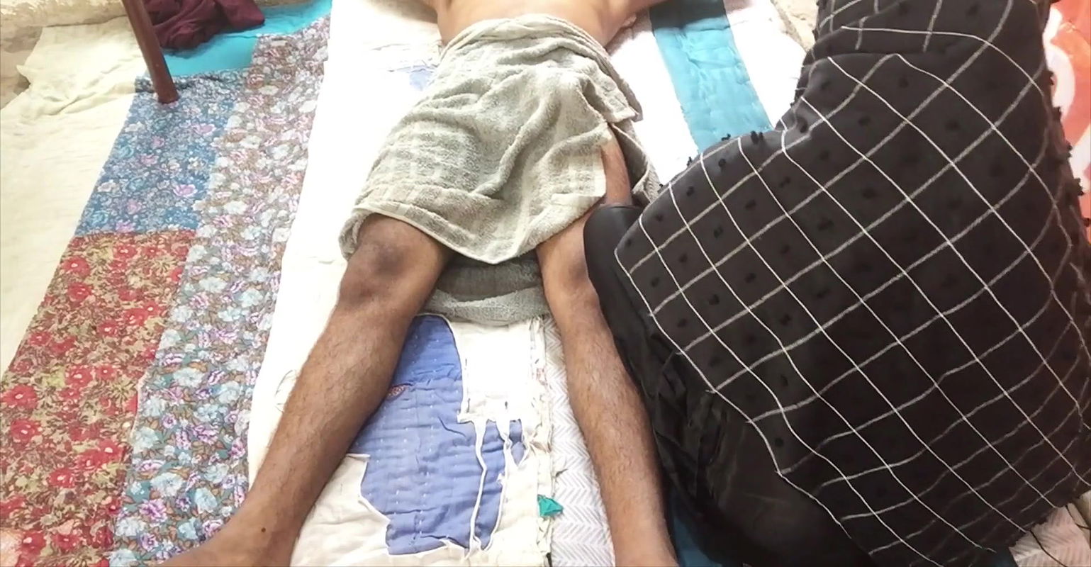 Chachi ne soy howy ka lun pakad leya aur apne bhatije se chodwaaya hard sex with Indian Muslim hijab girl with Indian clear audi