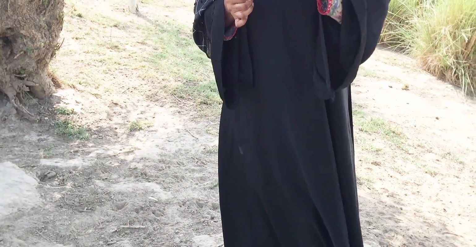 Darya jungle ma khadi Muslim hijab college girl ko road se pakad k chodaa hard sex pussy and anal sex with Indian clear audio