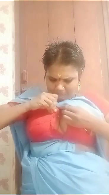 Desi bhabhi showing