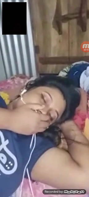 Desi bhabi hot boobs on cam