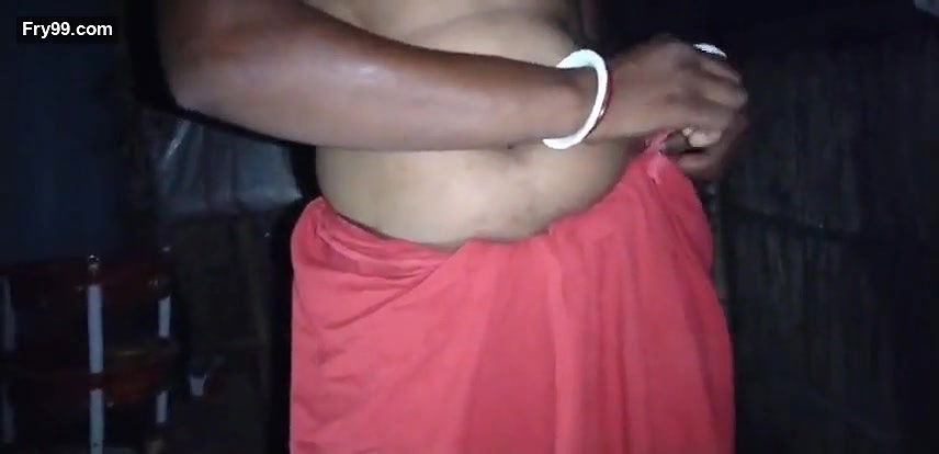 Pati nehi he is liye apni ongli se kiya