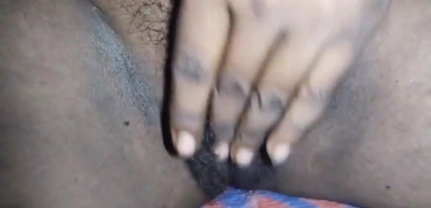 Pati nehi he is liye apni ongli se kiya