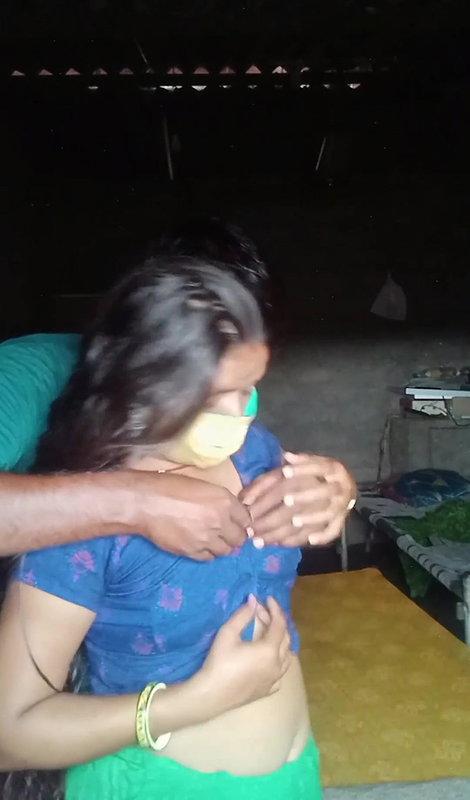 Akeli dekh deshi bhabhi ko jabarjast choda