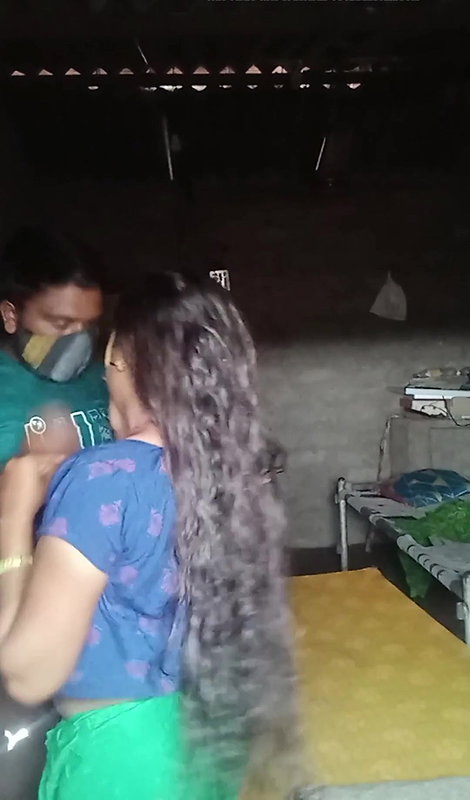 Akeli dekh deshi bhabhi ko jabarjast choda