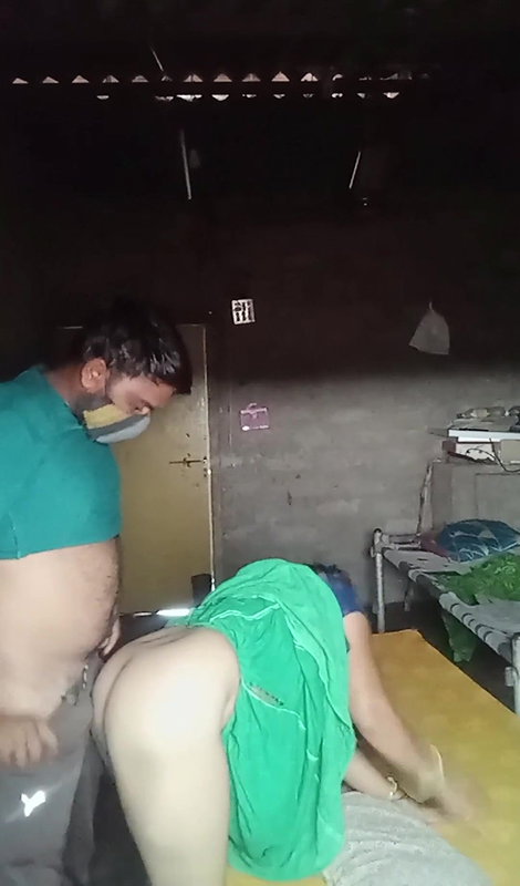 Akeli dekh deshi bhabhi ko jabarjast choda