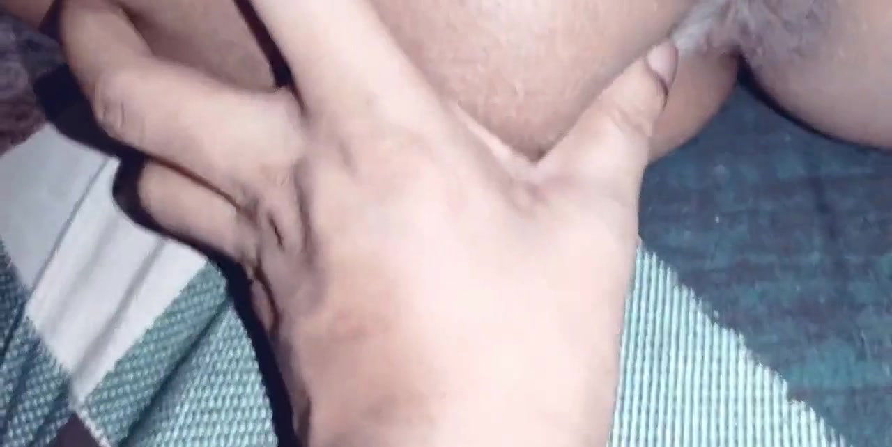 Bibi ke gang se guh kikala chodar with Hindi audio