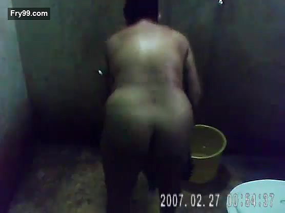 Next Door Bhabhi Shower – Movies