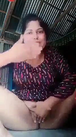 Horny Village Bhabi Fingering