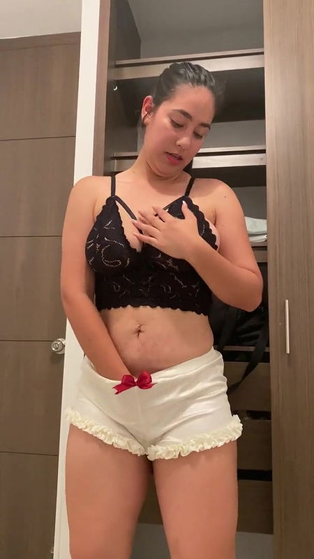 Desi cute girl show her pussy