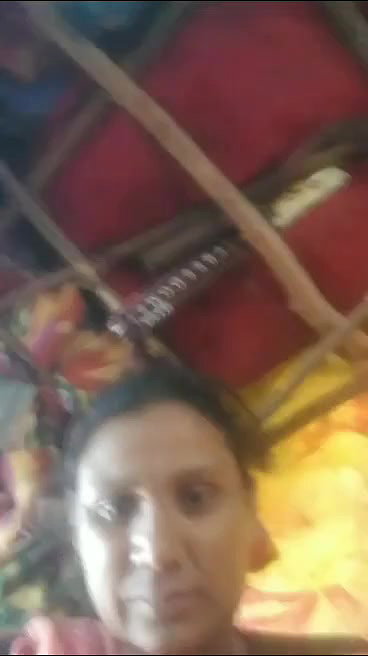 Village bhabhi showing