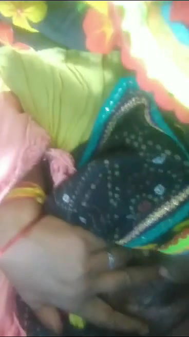 Village bhabhi showing