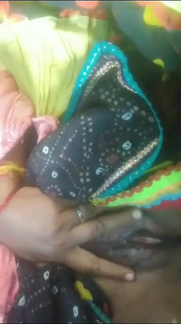 Village bhabhi showing