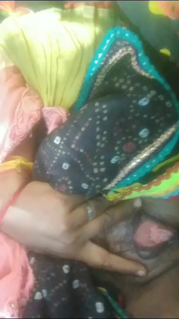 Village bhabhi showing