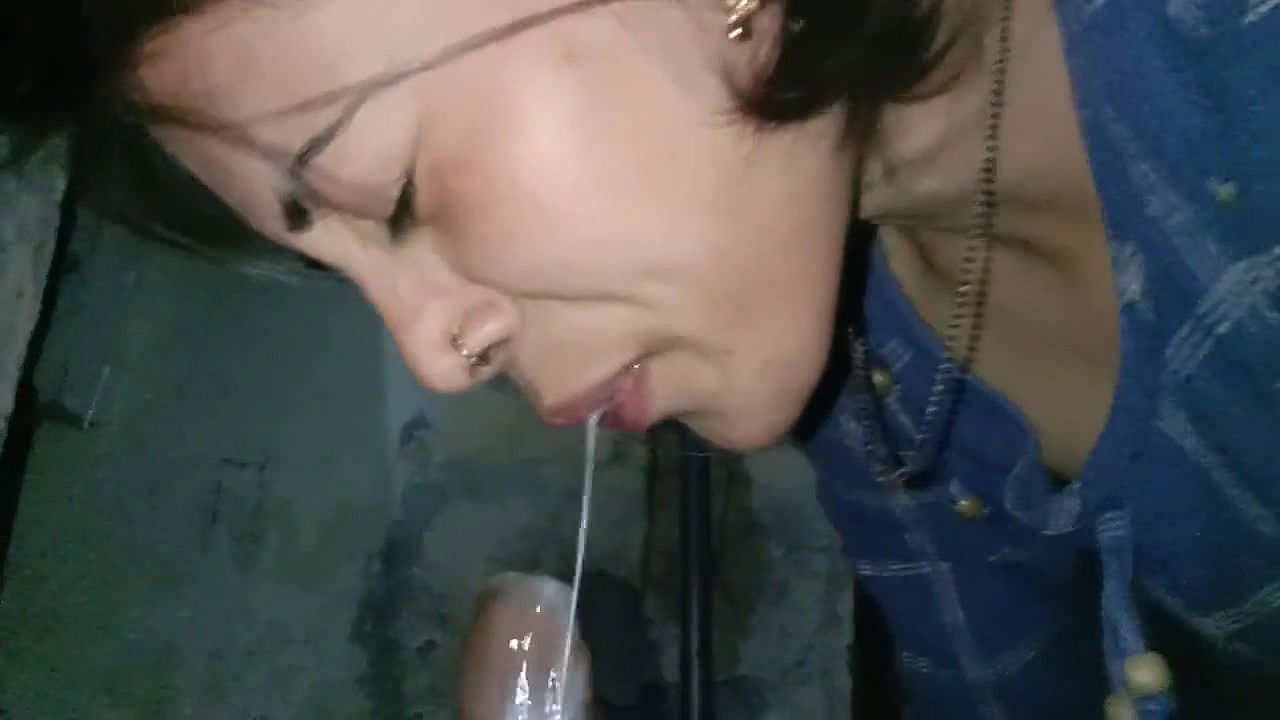 Cum in mouth on sexy housewife