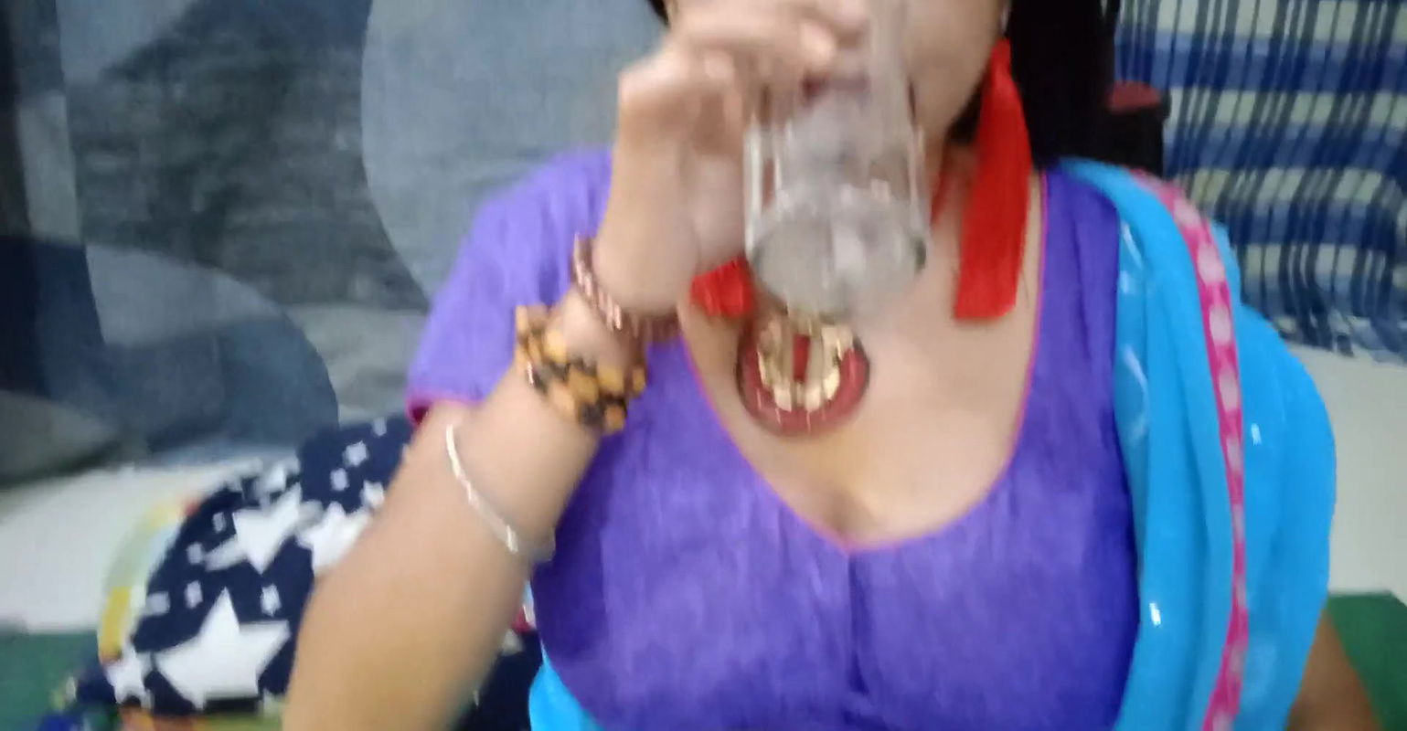 Desi bhabhi drink alcohol and smoke cigarette, and enjoy sex,hot pussy, boobs,nippal, clit.