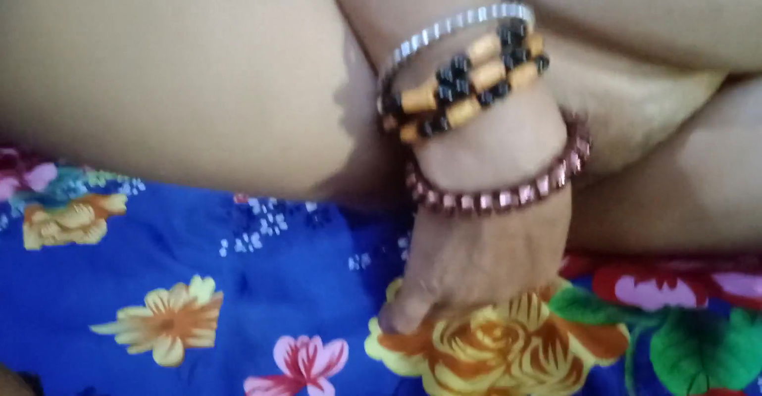 Indian desi bhabhi hand job with sec toy hot pussy nippal clit,noobs,sex,toy