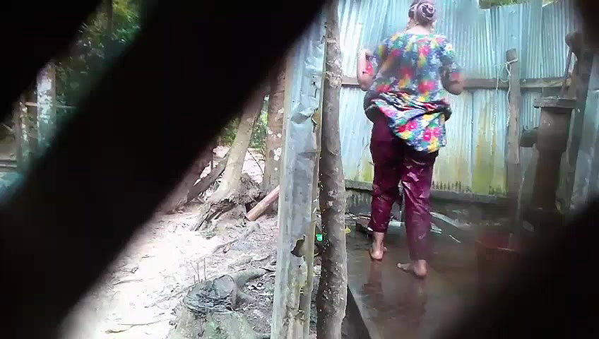 Village Bhabhi Open Shower – Movies